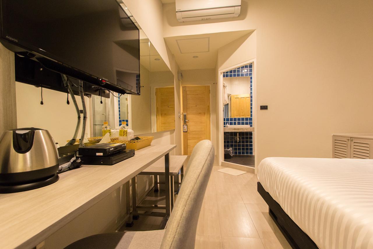 Lazy Sunday Hostel Bangkok Exterior photo
