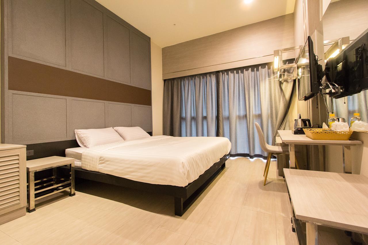 Lazy Sunday Hostel Bangkok Exterior photo