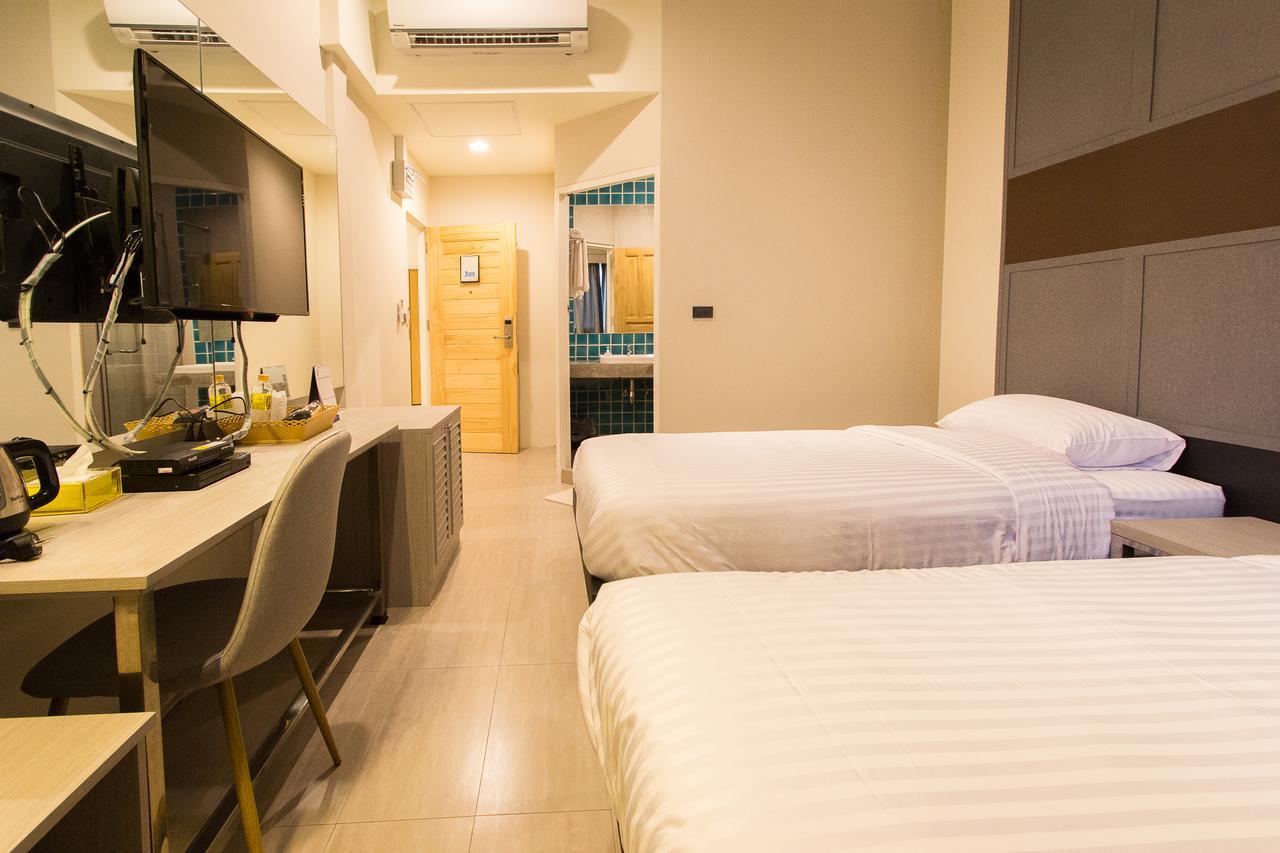 Lazy Sunday Hostel Bangkok Exterior photo