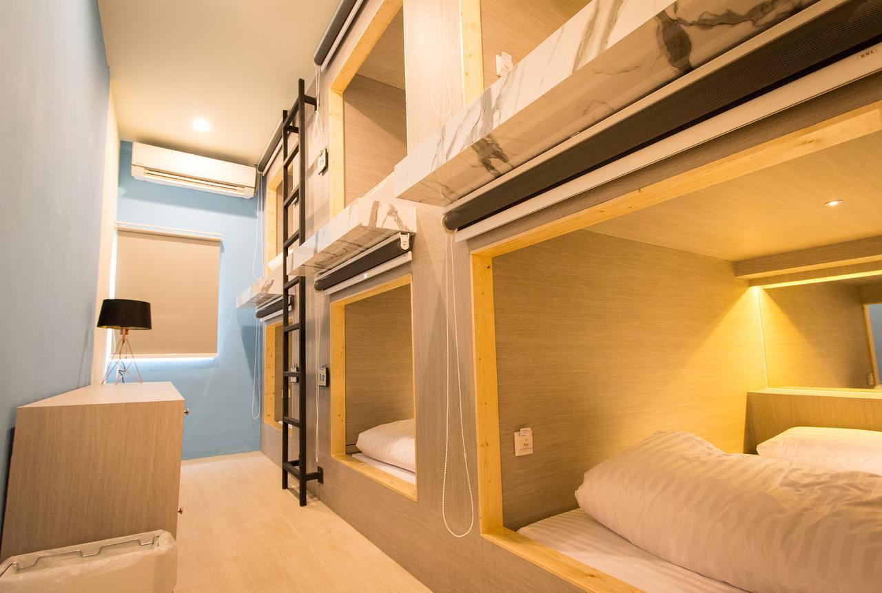 Lazy Sunday Hostel Bangkok Exterior photo