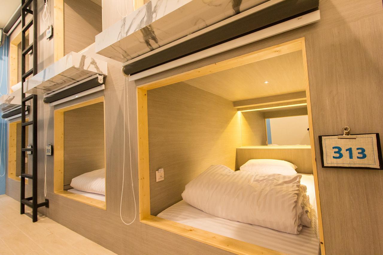 Lazy Sunday Hostel Bangkok Exterior photo