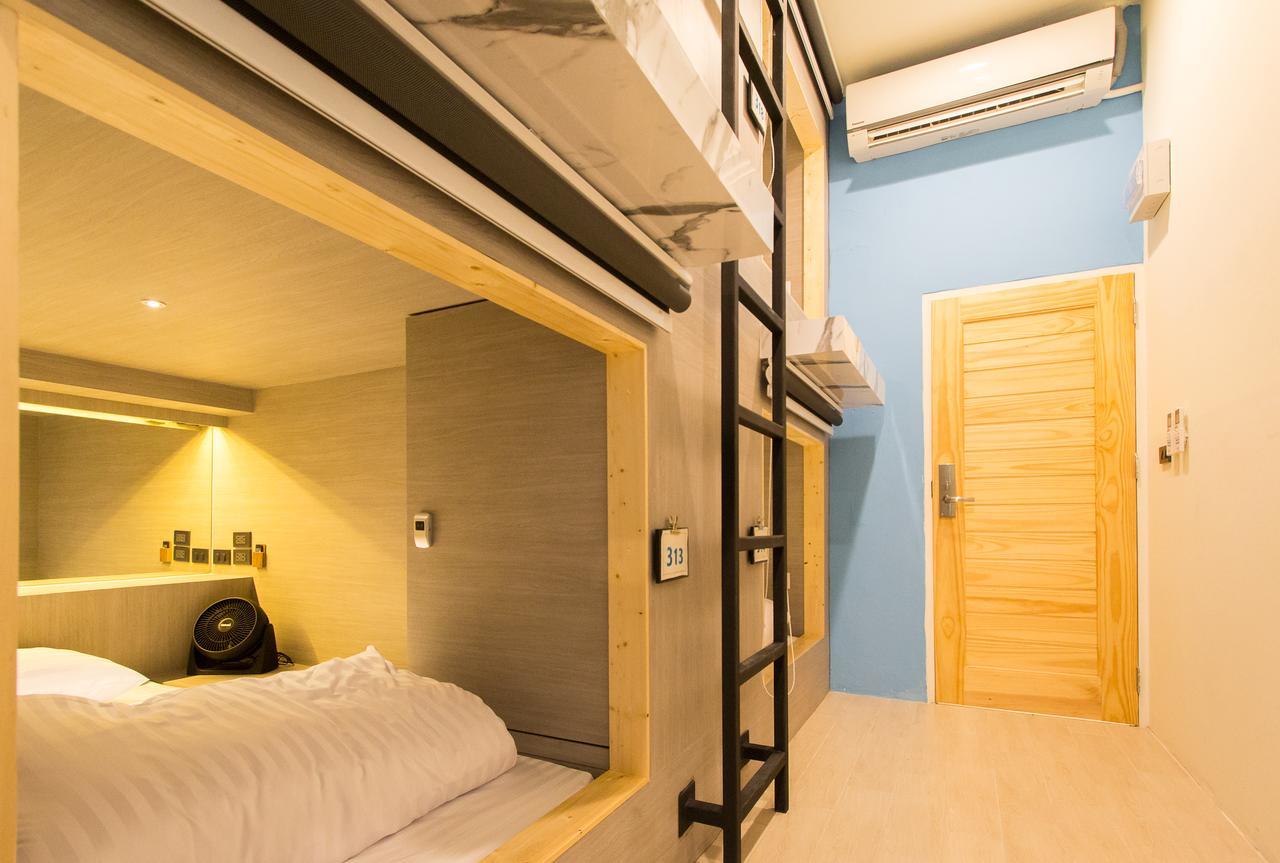 Lazy Sunday Hostel Bangkok Exterior photo