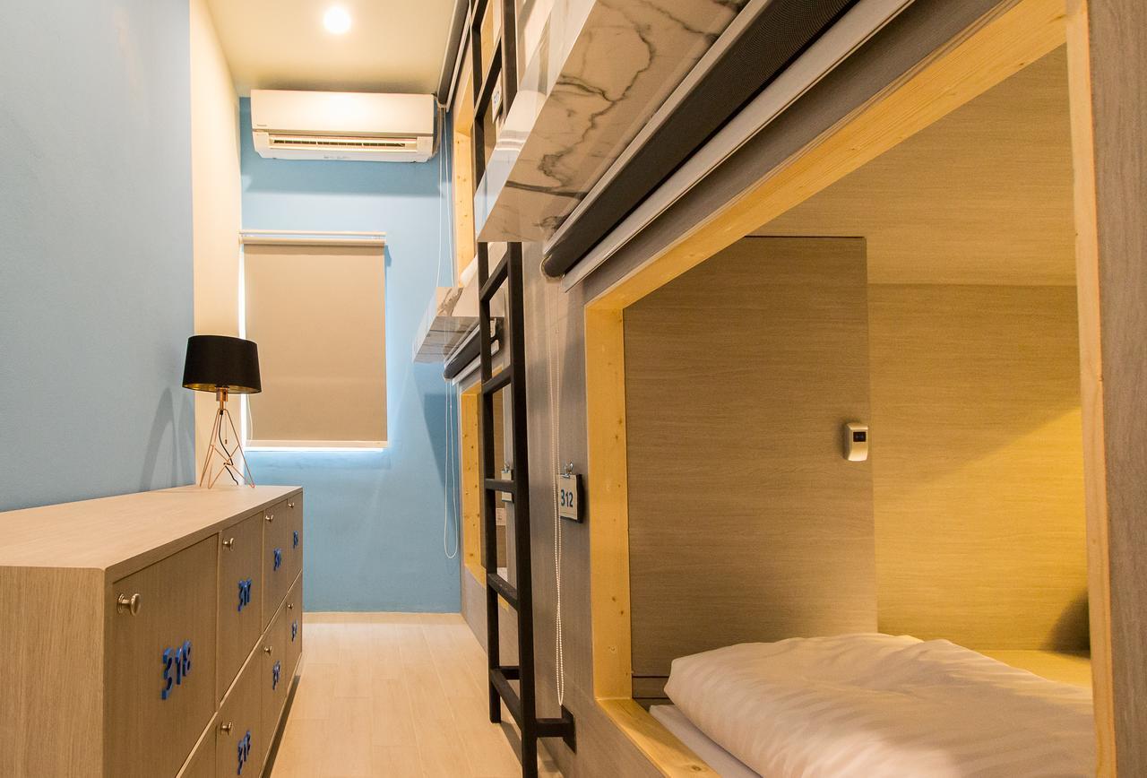 Lazy Sunday Hostel Bangkok Exterior photo