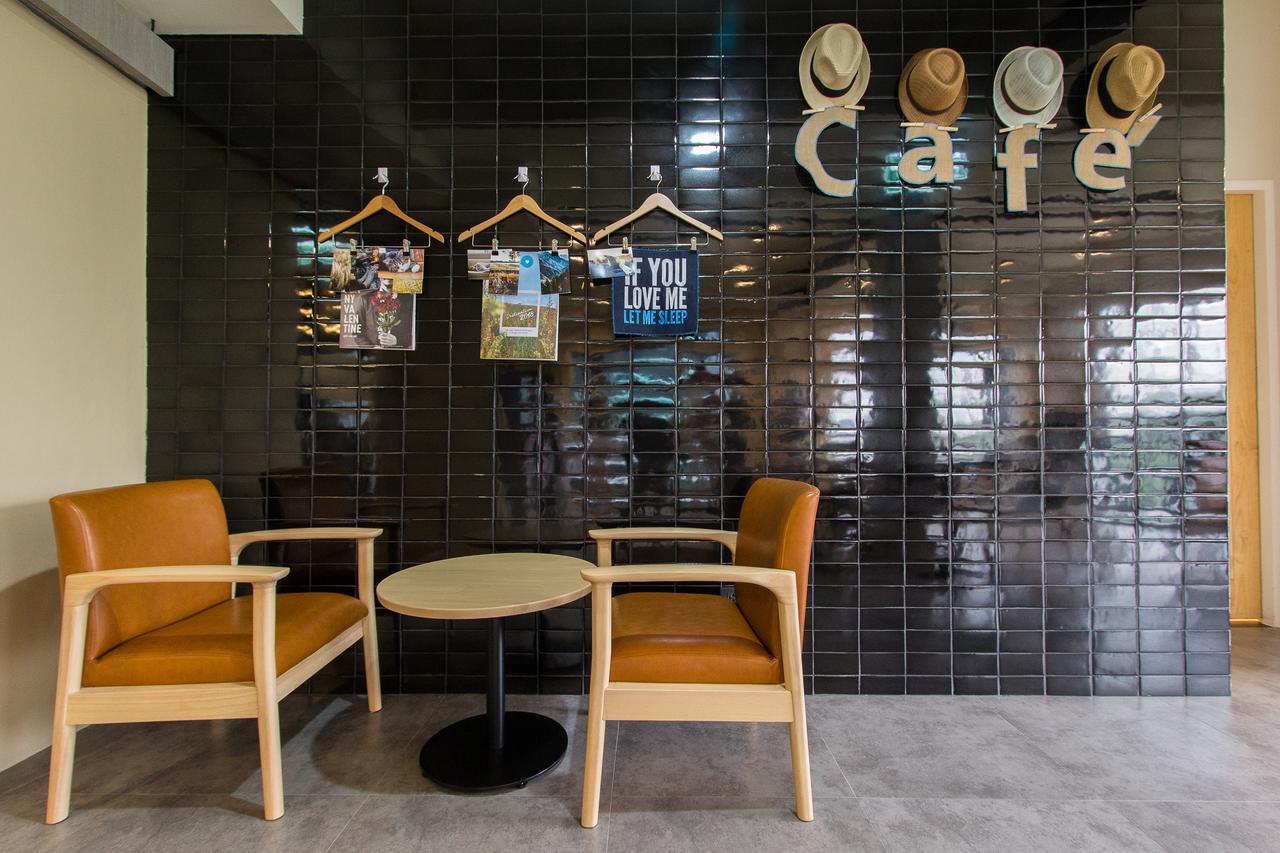 Lazy Sunday Hostel Bangkok Exterior photo